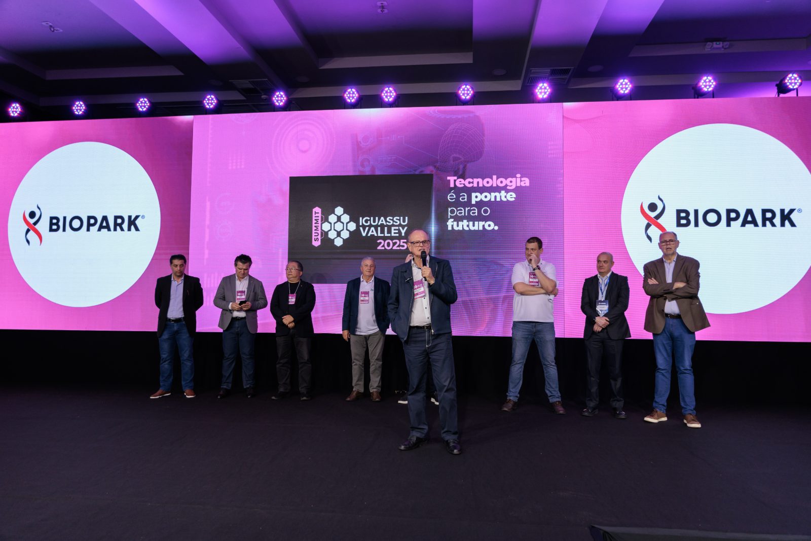 Lideranças no palco do Summit Iguassu Valley 2025